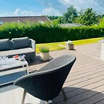 Luxurious With Sauna & Outdoor Hot Tub 度假居