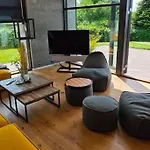 Luxurious With Sauna & Outdoor Hot Tub 度假居 *