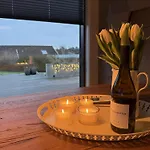 Luxurious With Sauna & Outdoor Hot Tub 度假居