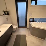 Luxurious With Sauna & Outdoor Hot Tub 度假居