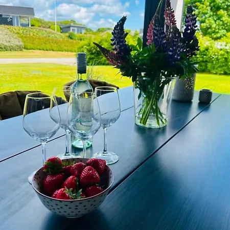 Luxurious With Sauna & Outdoor Hot Tub *