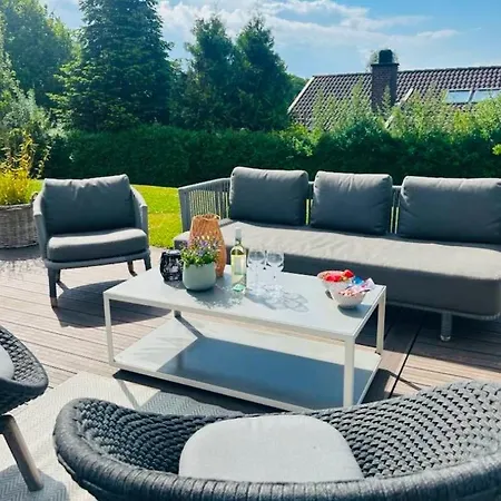 Luxurious With Sauna & Outdoor Hot Tub Casa vacanze Hejls
