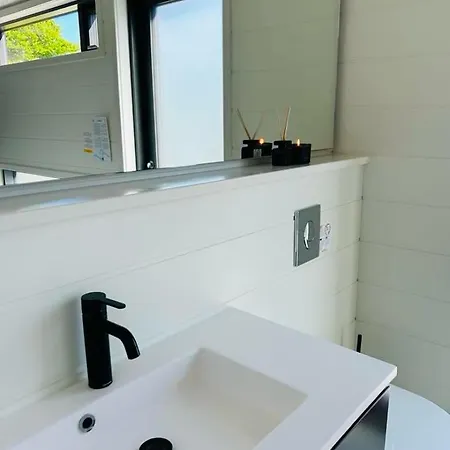 펜션 Luxurious With Sauna & Outdoor Hot Tub 하일스