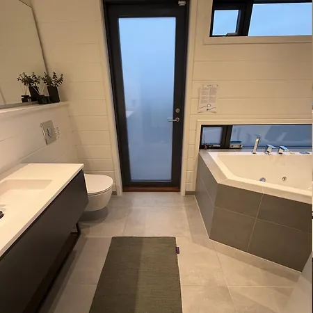 Luxurious With Sauna & Outdoor Hot Tub Casa de Férias