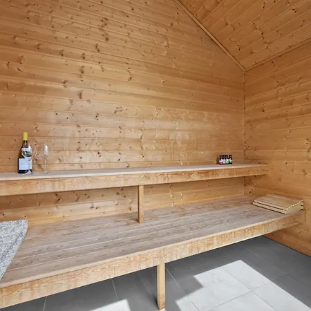 Casa de Férias Luxurious With Sauna & Outdoor Hot Tub *