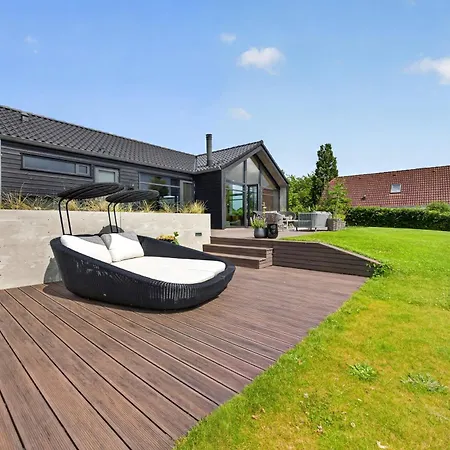 Luxurious With Sauna & Outdoor Hot Tub Casa de Férias