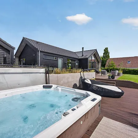 Casa de Férias Luxurious With Sauna & Outdoor Hot Tub Hejls