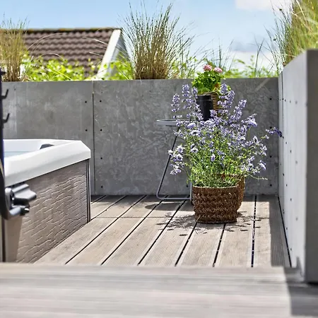 Luxurious With Sauna & Outdoor Hot Tub *