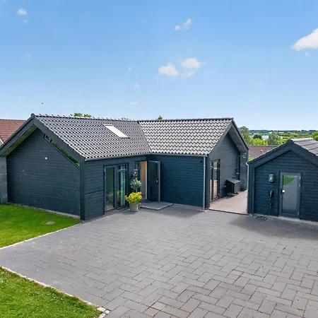 Luxurious With Sauna & Outdoor Hot Tub Hejls