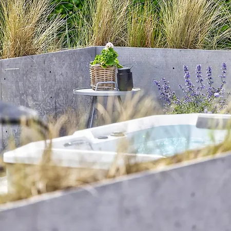 Luxurious With Sauna & Outdoor Hot Tub